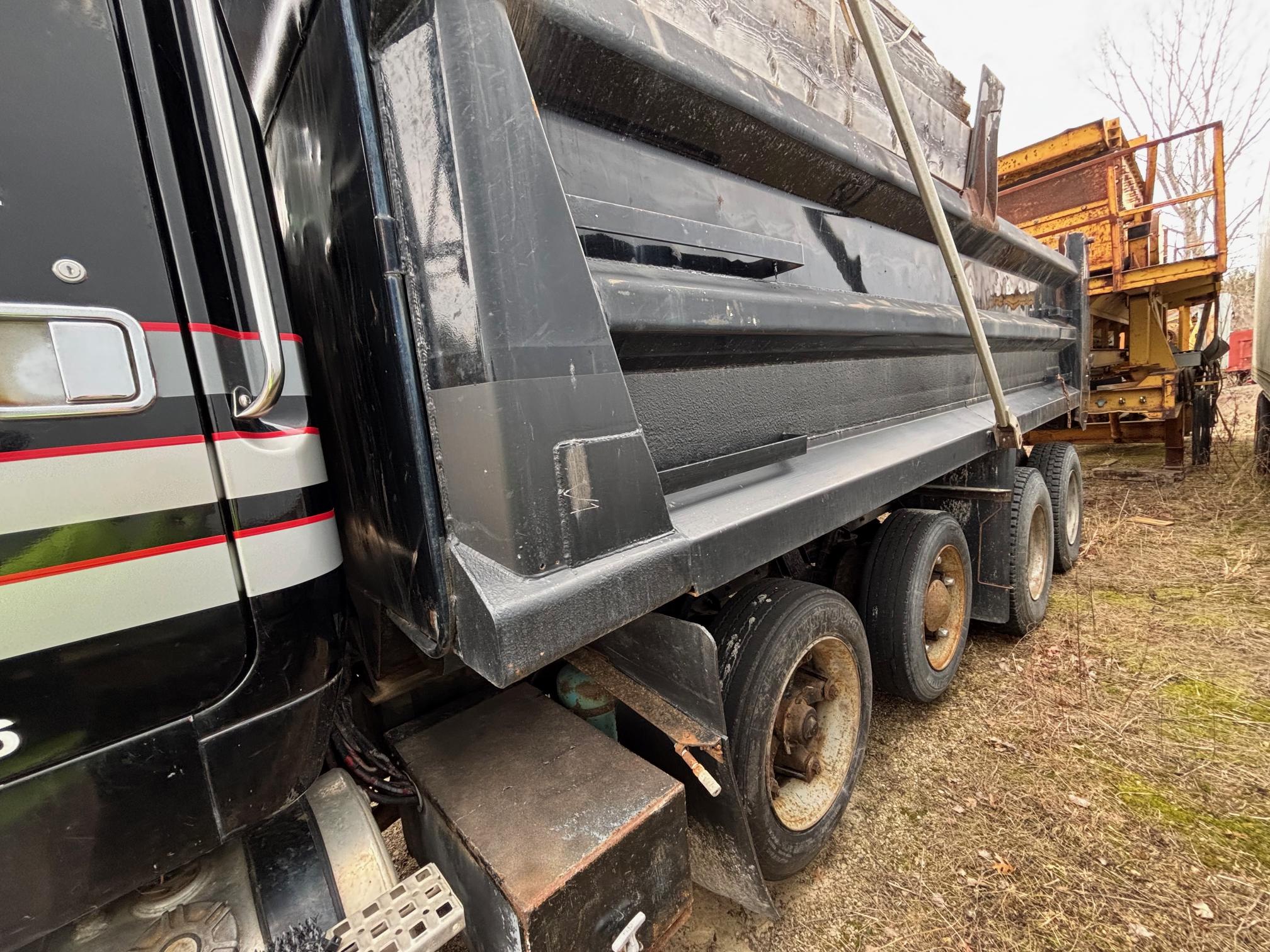 1996 VOLVO Quad-Axle - Image 5